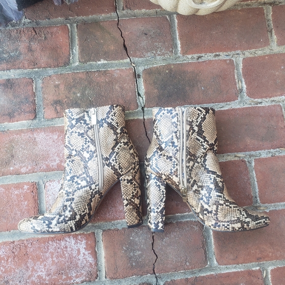 New snake skin print J Renee booties - Picture 10 of 14
